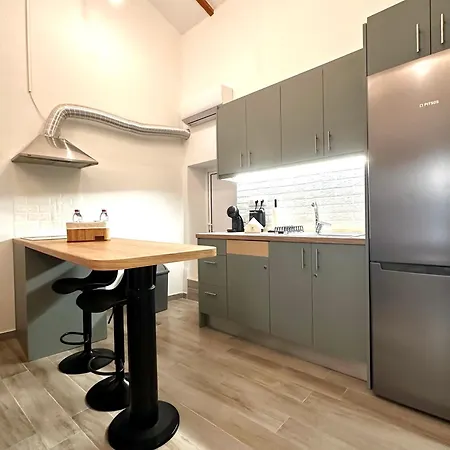 Mitropolis Places Apartment